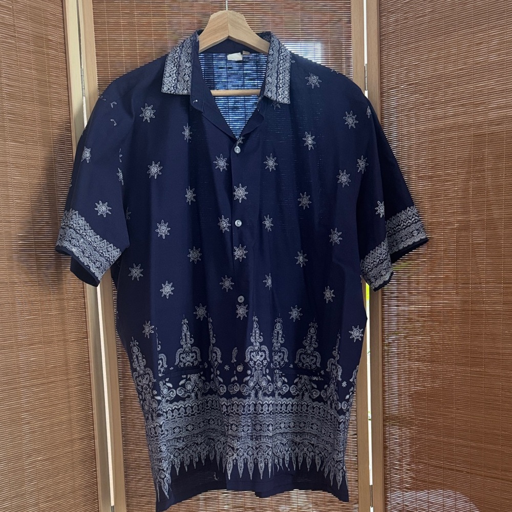 Vintage Men's Navy Short-Sleeve Button-Up Shirt with White Paisley Print